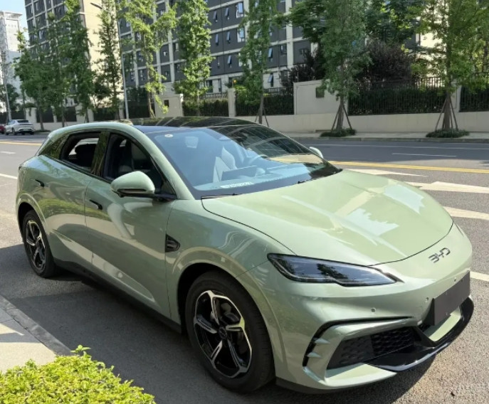 电车品牌刻板印象。1.特斯拉：牛马中产；2.理想：有家庭小孩的中产；3.蔚