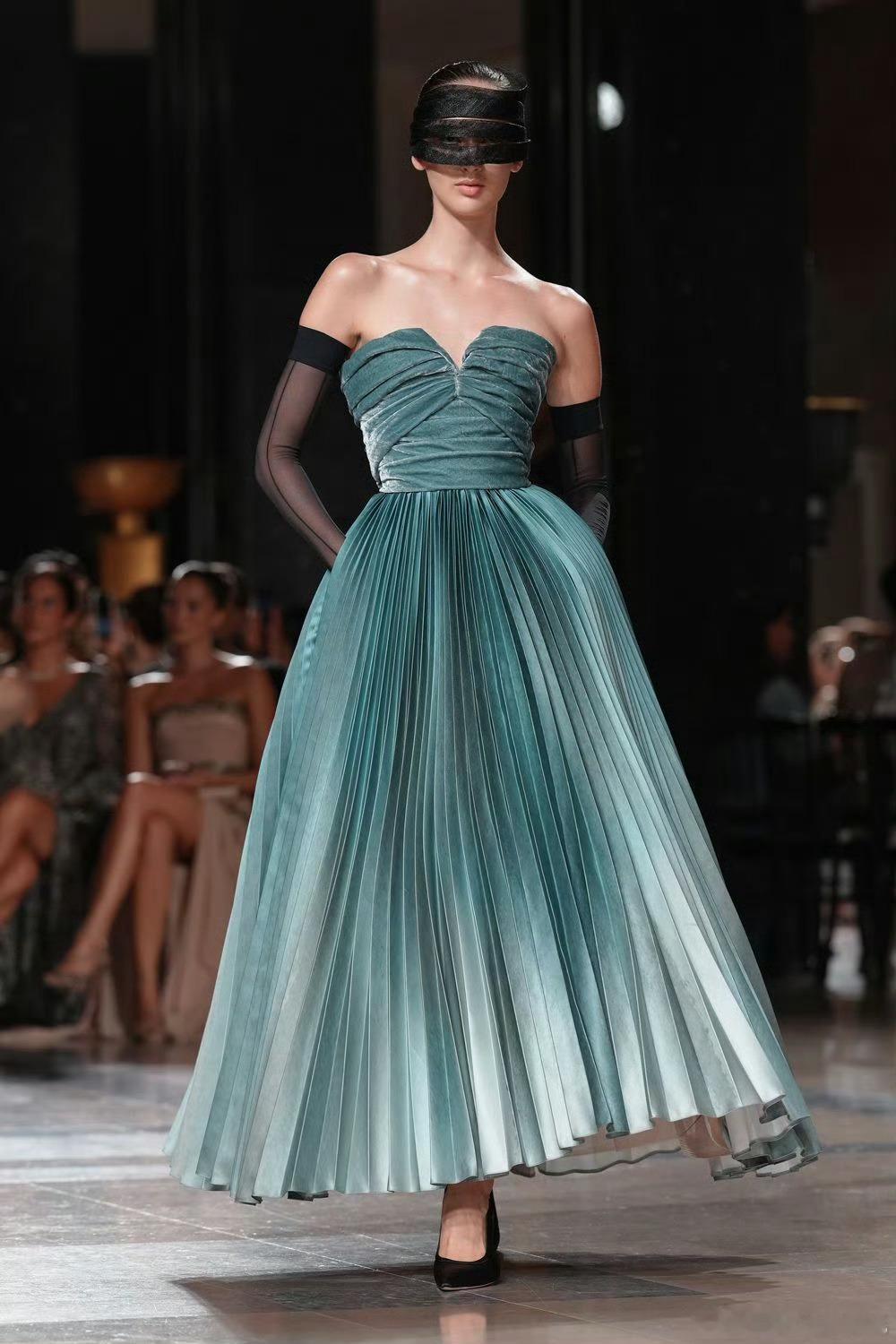 ElieSaab2026秋冬高定系列第二弹🍃颜色亮眼了许多，鱼尾内娱的最爱
