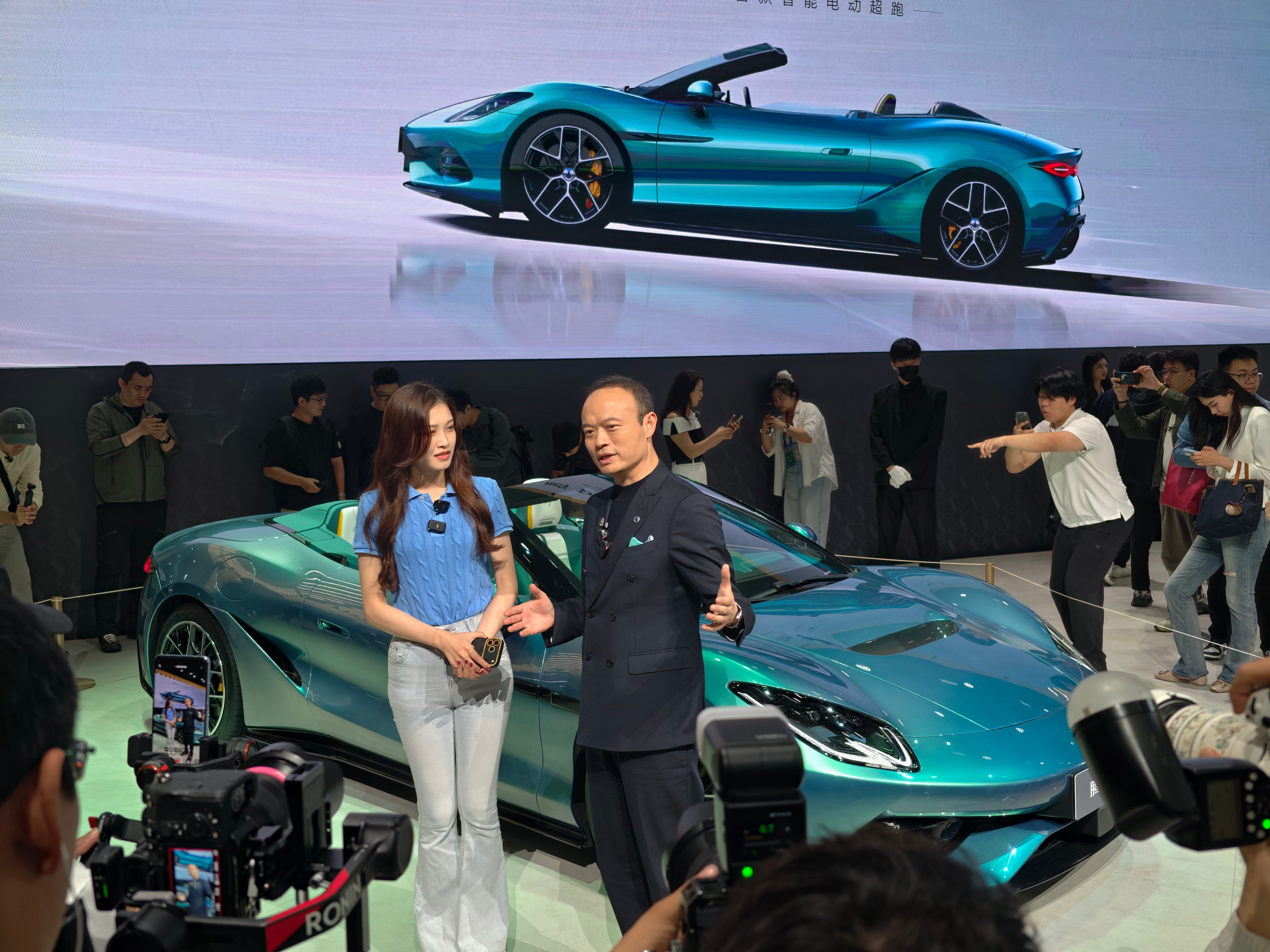 腾势Z，这辆纯电超跑好酷！北京车展