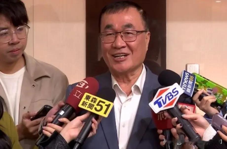 李四川也是个“千年的狐狸”，把政治玩得很溜？他不张扬，务实能干，无论在新北市