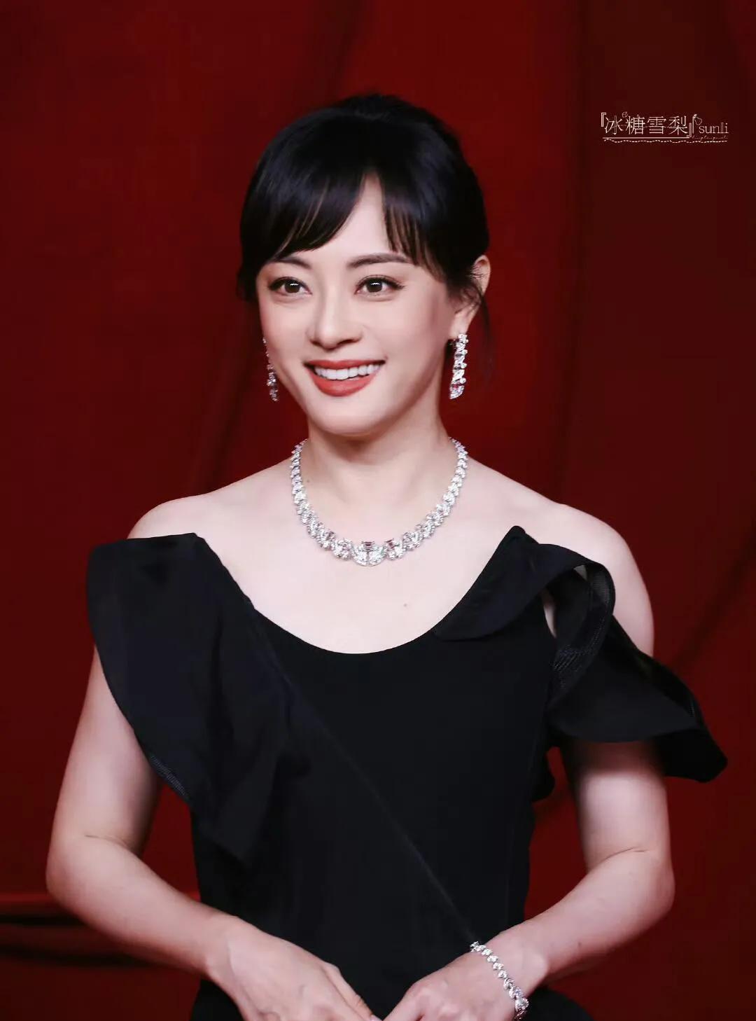 我问我老公，不是说嘴巴旁边的痣是福气痣吗？孙俪怎么还把痣给点了呀？没想到我老公
