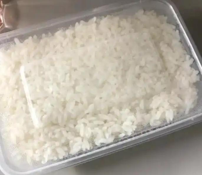 外卖米饭为啥总颗颗立着？不是米有多好，是商家煮前多做了这一步。为什么外卖米饭