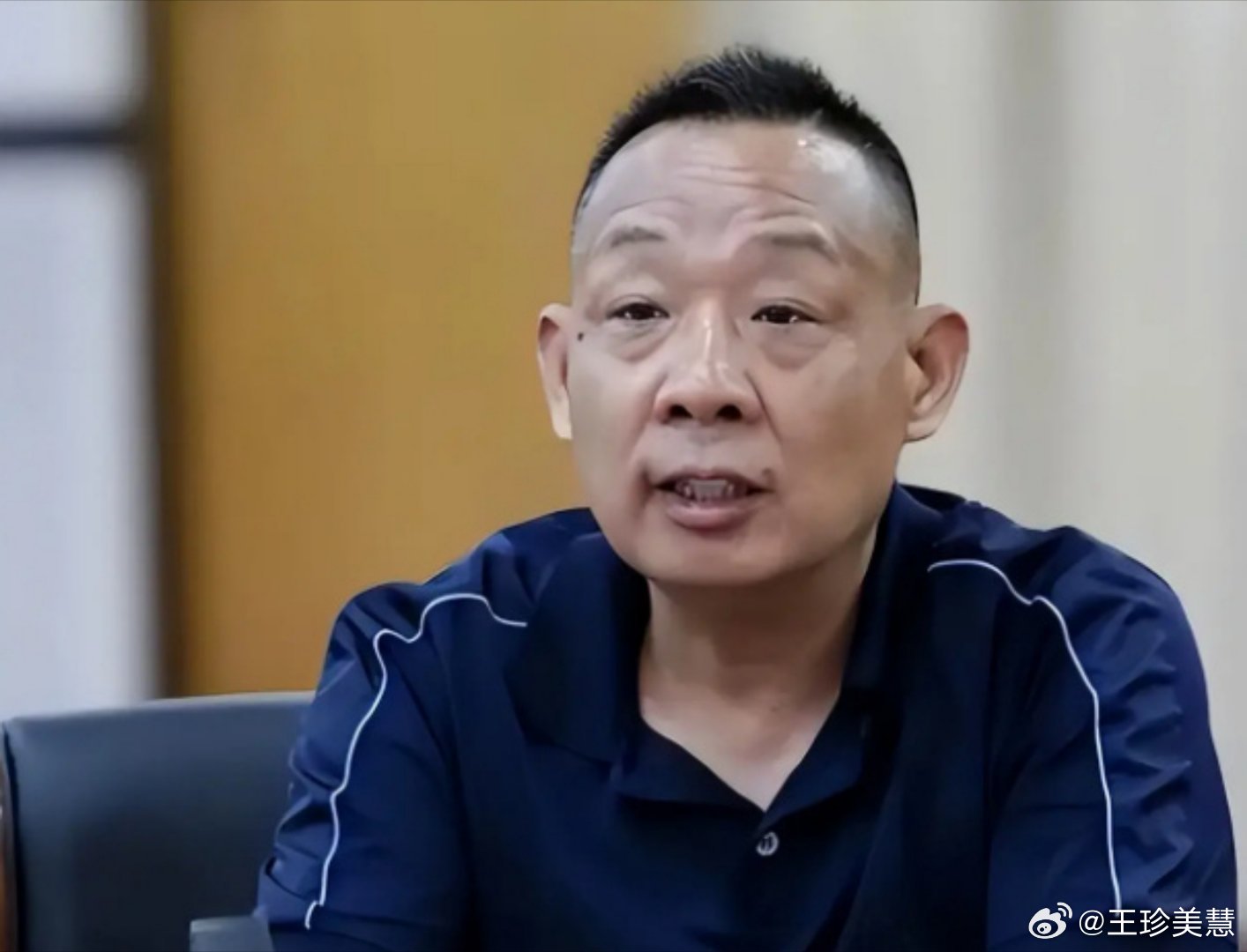 于东来回应关闭24年老店我感觉河南有些广场完全拎不清情况，你家广场能有那么多客流