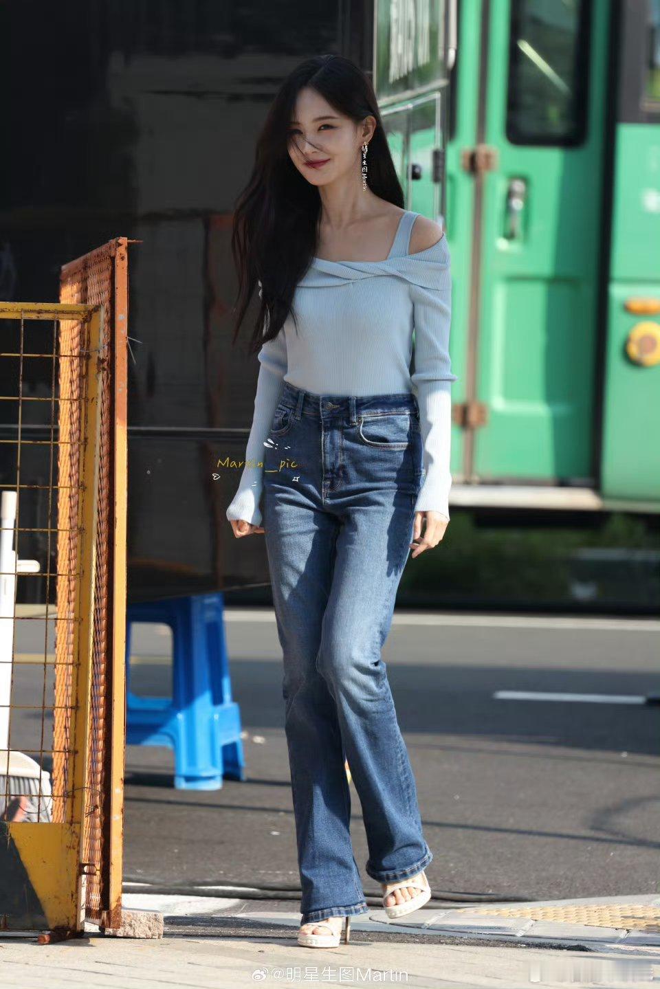 李一桐美人余第三套路透上班生图桐姐衣服有点多哦[