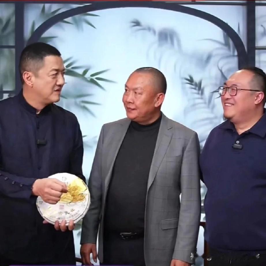 李亚鹏这一番话下来，旁边这位老板脸跟调色盘似的，红一阵黑一阵的，刚说撑不住要歇