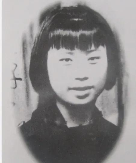 1941年，刘彩凤被捕，由于她长得漂亮，敌人没有马上用刑，县长王慕增还单