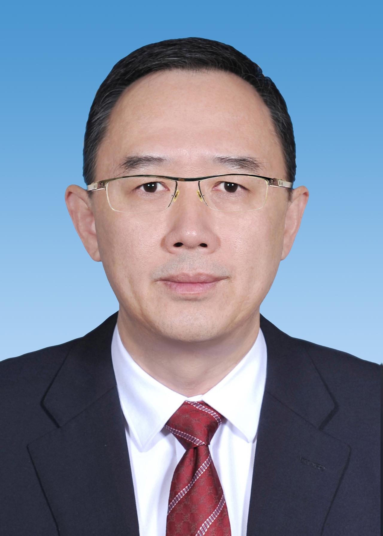 这是一只实实在在的大老虎，不仅是正部级，而且是在任上被查的省长，而年龄才刚刚60