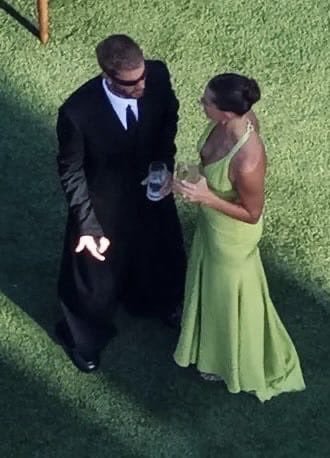 JustinBieber夫妇被拍到在洛杉矶出席碧梨哥哥Finneas与Cl