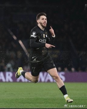 在巴黎圣日耳曼方面如果门德斯和克瓦拉茨赫利亚在对阵利物浦的比赛中吃到黄牌，他们可