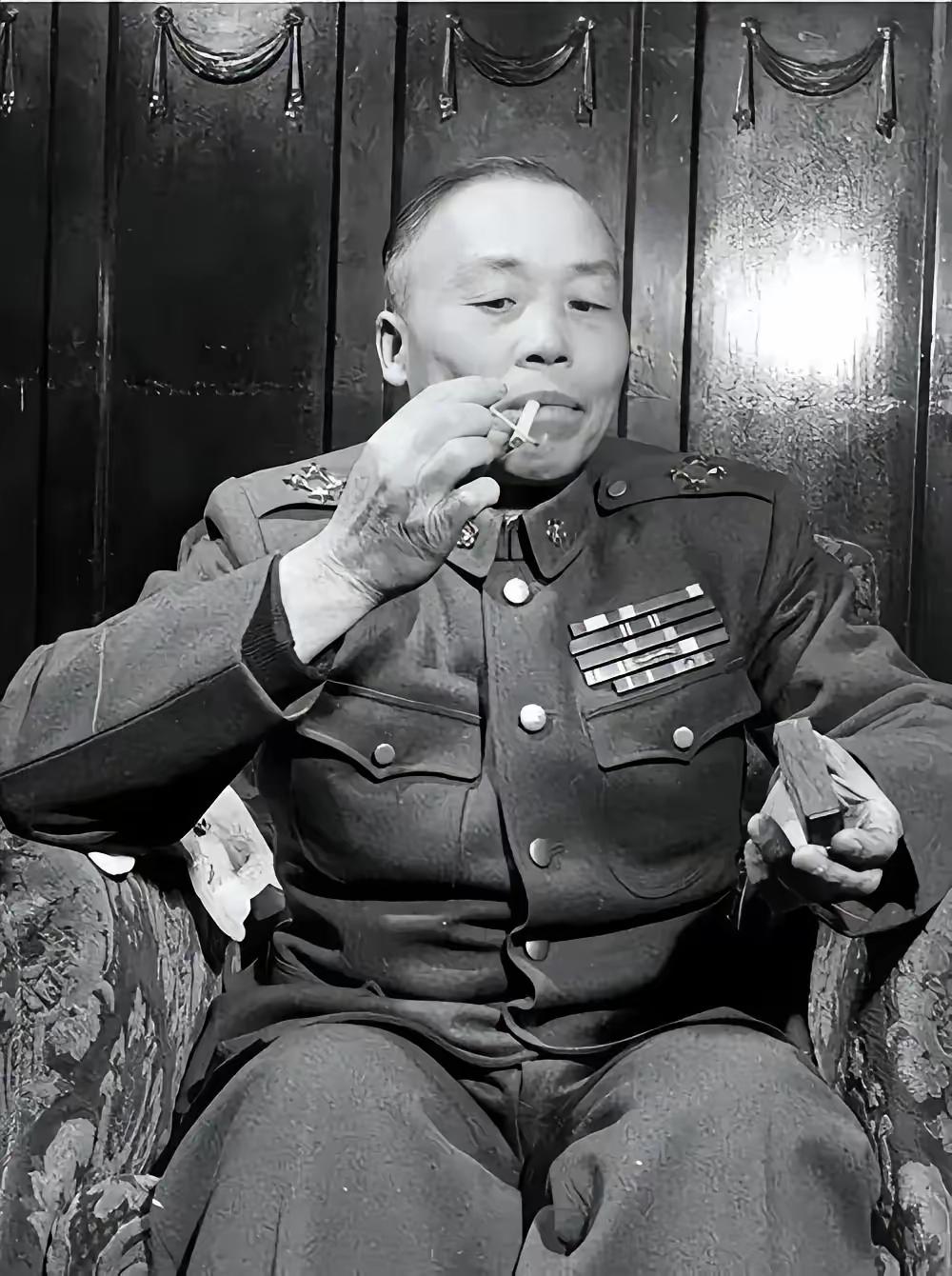 李宗仁烟瘾很大，开会时常一根接一根地抽，尤其偏爱高级香烟。别看他在战场上强硬，私