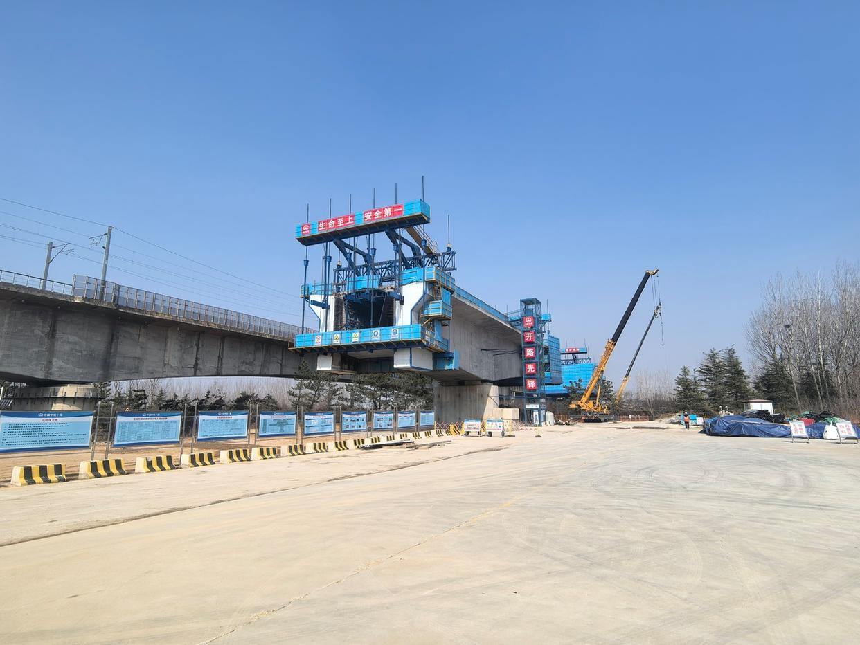 青岛沸腾！108公里钢铁巨龙全速狂飙，潍坊日照心跳同步，京沪第二通道引爆北方经济