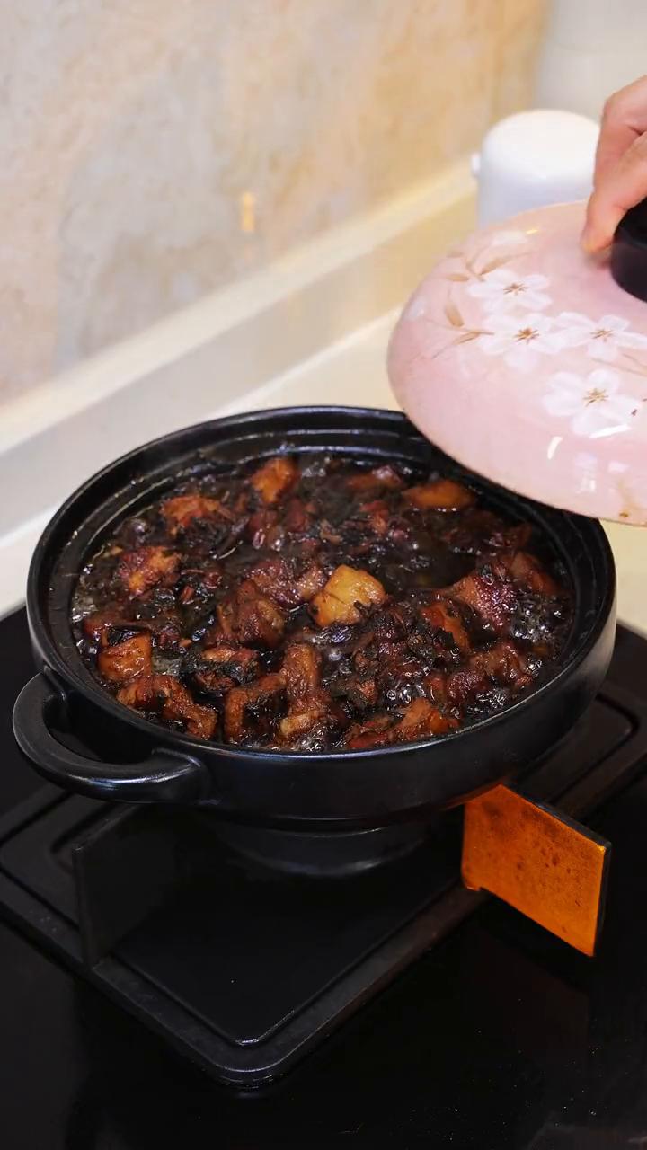 真的是太香了，这个子不要焖的太干，用这个汤汁来拌着饭吃可香了，中午我家小儿子又可