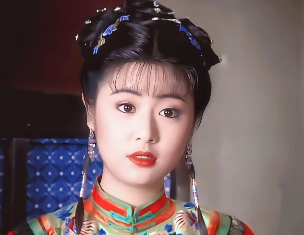 紫薇第一部的颜值忽高忽低，有时候惊为天人，有时候整个人黑乎乎，灰头土脸的，有时候