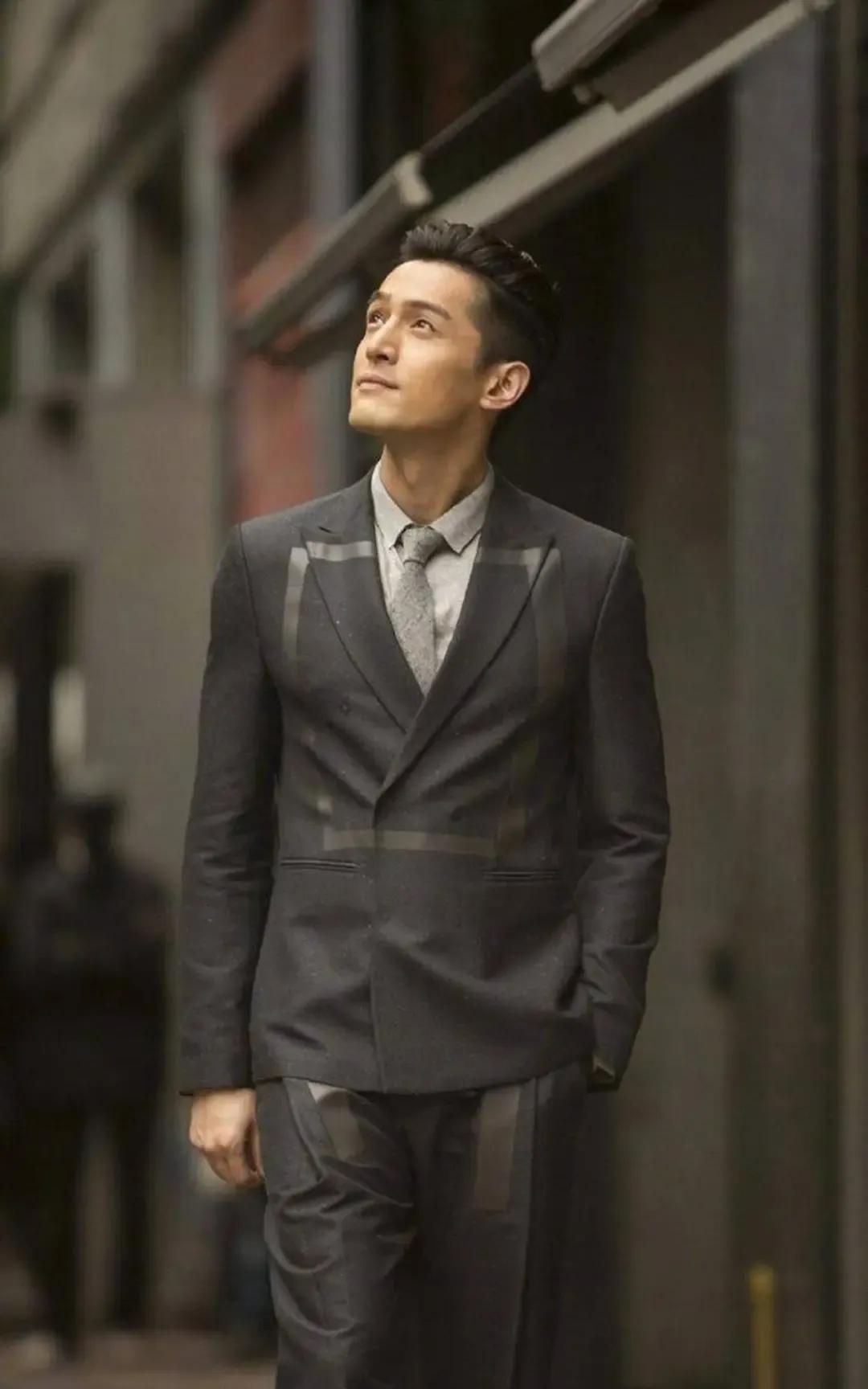 胡歌版“许文强”必定超越黄晓明的理由：第一，个子高第二，演技好第三，更贴近