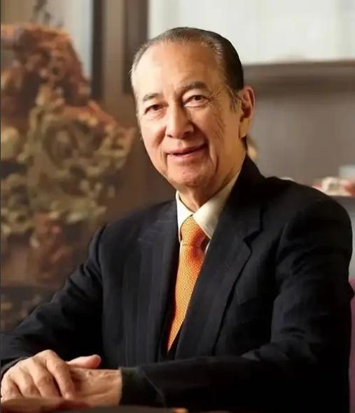 赌王何鸿燊生前曾讲过：“等你赢了2000万打算走时，赌场不会拦你。可就在你转身那