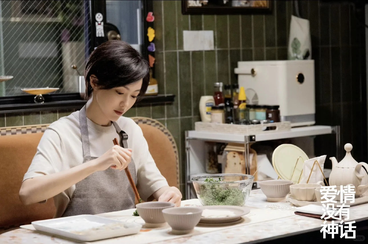 唐嫣新剧假发唐嫣新剧《爱情没有神话》的假发争议，其实可以分两面看。一方面，假发