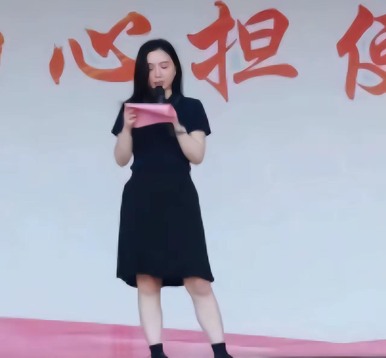 现在才搞清楚，原来晋江鞋厂的老板是个女的，不足四十岁，长得漂漂亮亮、柔柔弱弱的，
