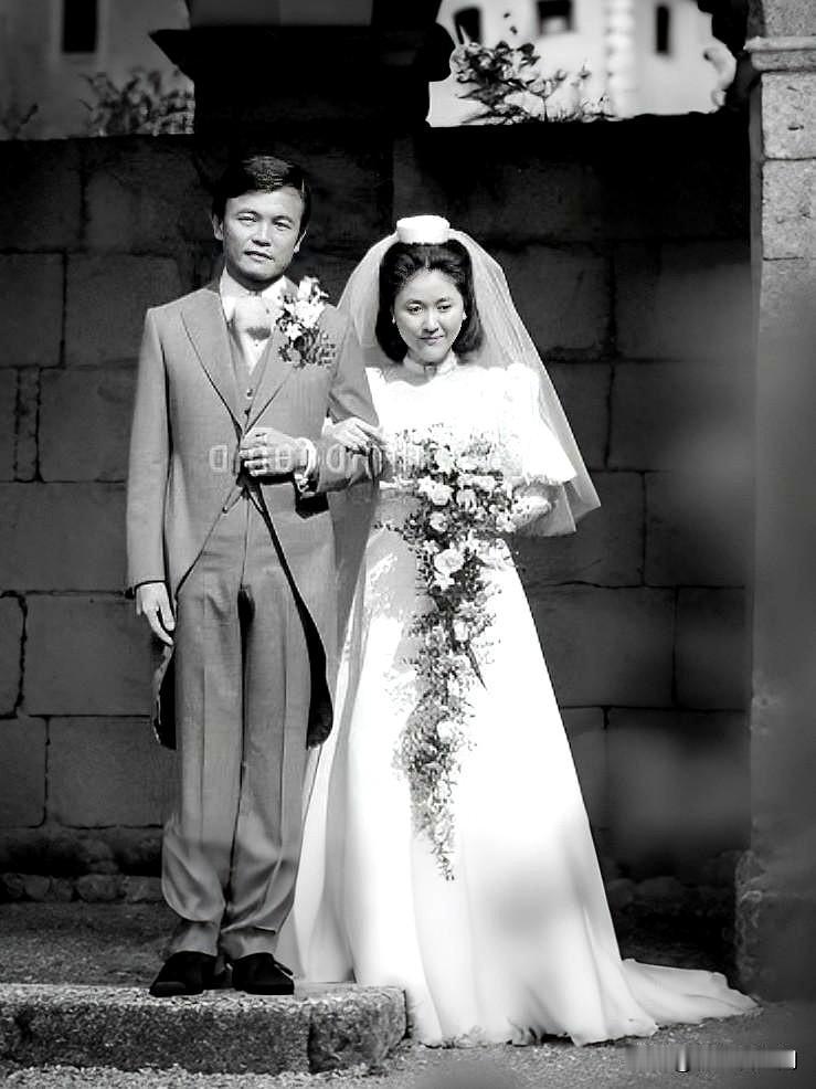 想写麻生家族很久了，先简单说说代表人物麻生太郎吧。他可是日本政坛的"顶配豪门"