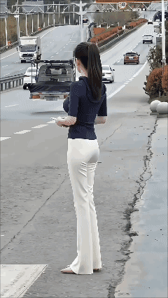 裤子真不错，在哪买的？[哭哭]