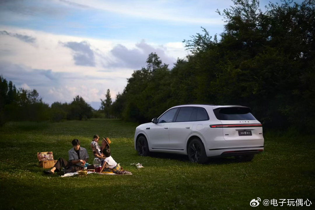 问界M7斩获CNCAP历史最高得分实力加冕！问界M7凭借卓越的安全性能，斩获C-