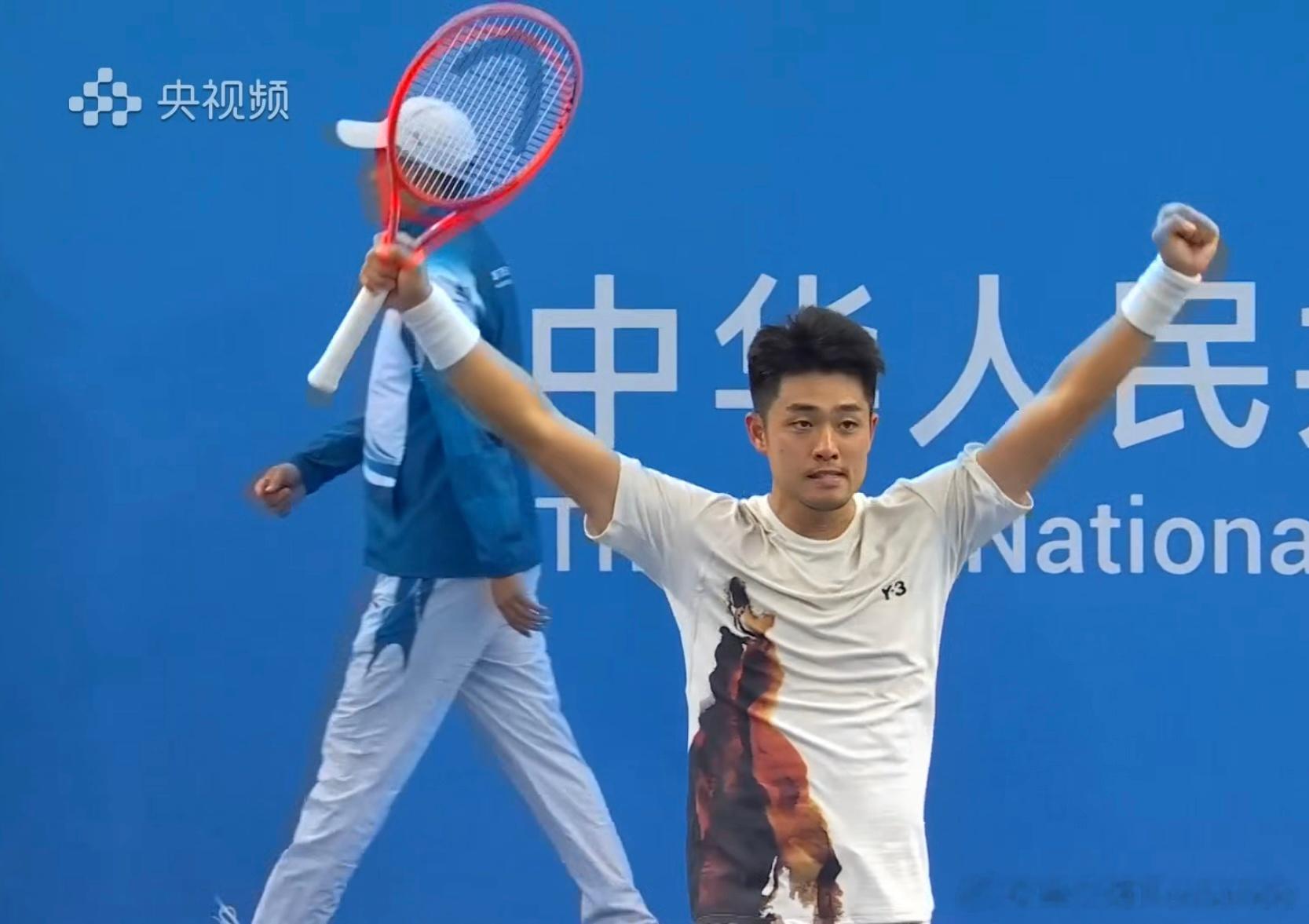 吴易昺！！！只想说，恭喜吴易昺！！！6-7/7-6/6-4，太不容易了2小时47