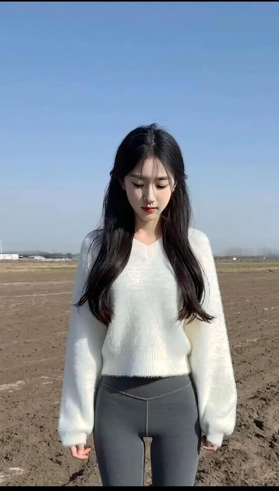 现在的00后美女难道也需要下地干活么也不知道她能分辨出五谷杂粮吗？