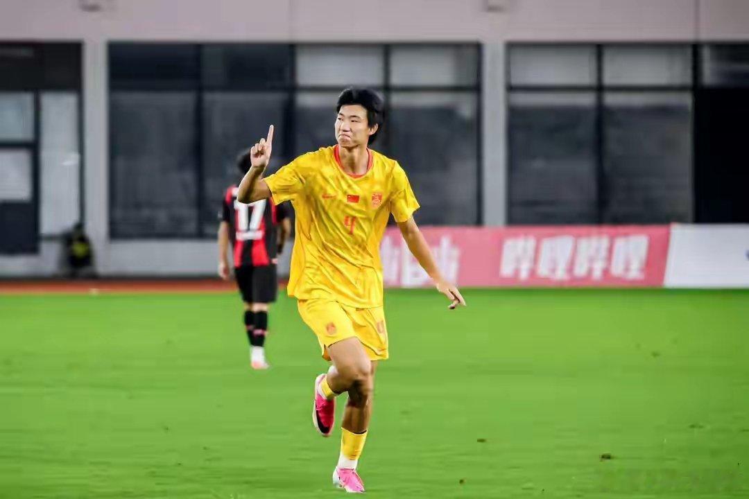 1分球2球！赵松源降维打击，一传一射，U17国足2-1逆转欧洲豪门北京时间8月6