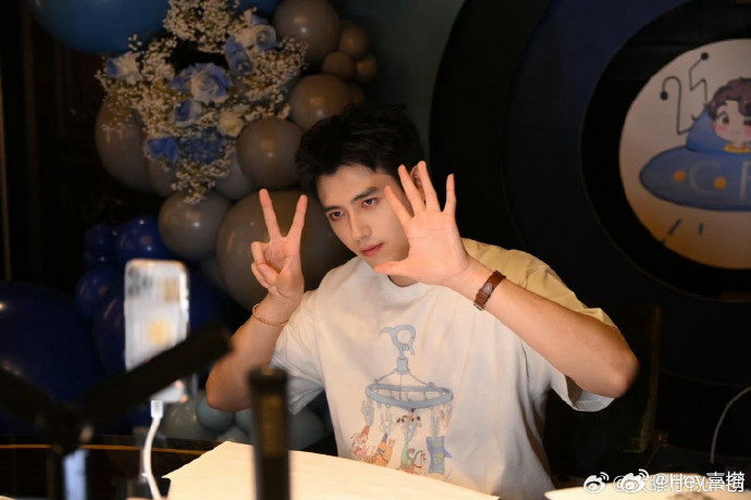 幼年陈飞宇等比例放大陈飞宇等比例放大陈飞宇这基因真的绝！小时候软萌奶娃，长大后