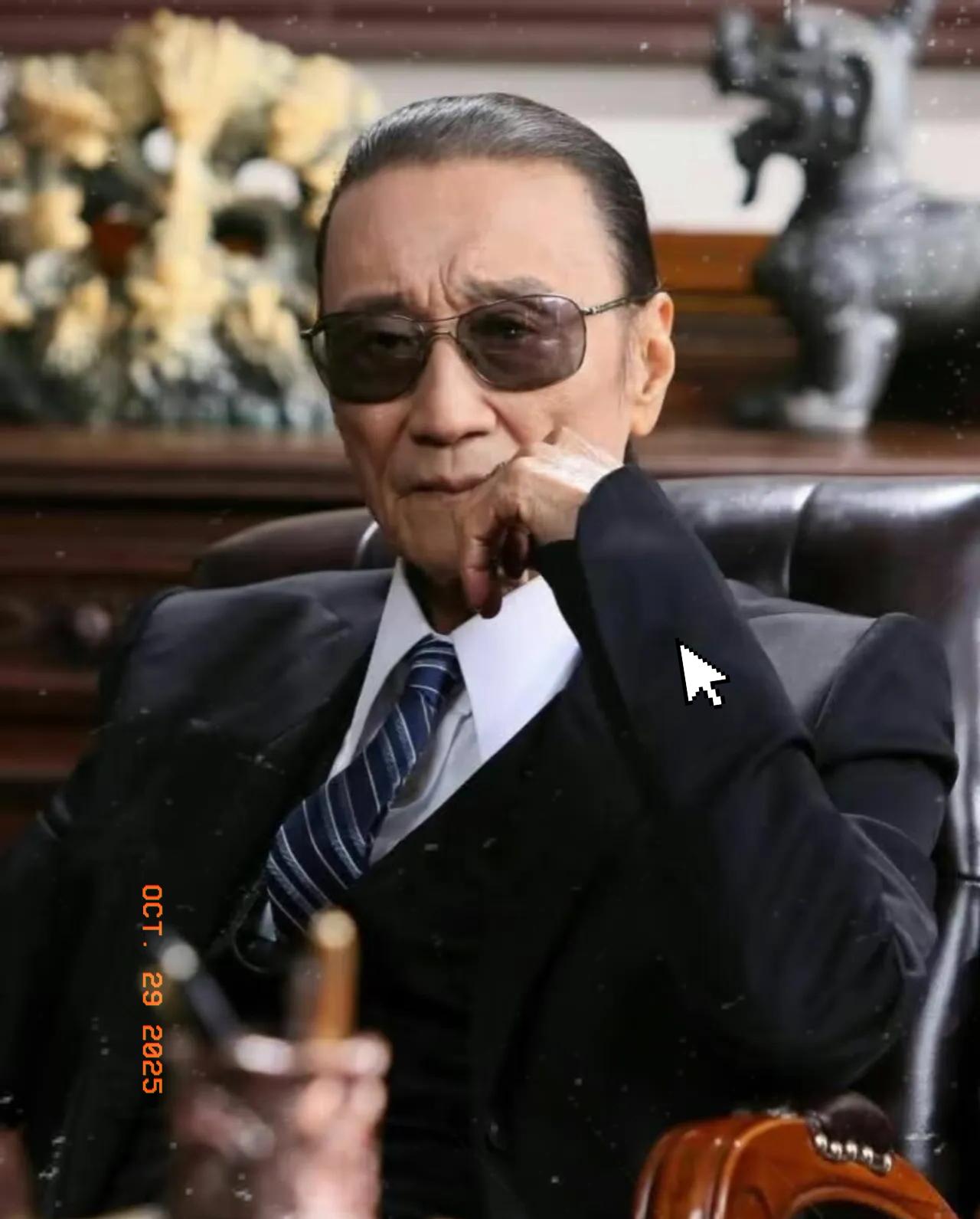 听到许绍雄去世的消息,88岁的谢贤坐在轮椅上沉默了!他红着眼睛说:“那帮讨厌