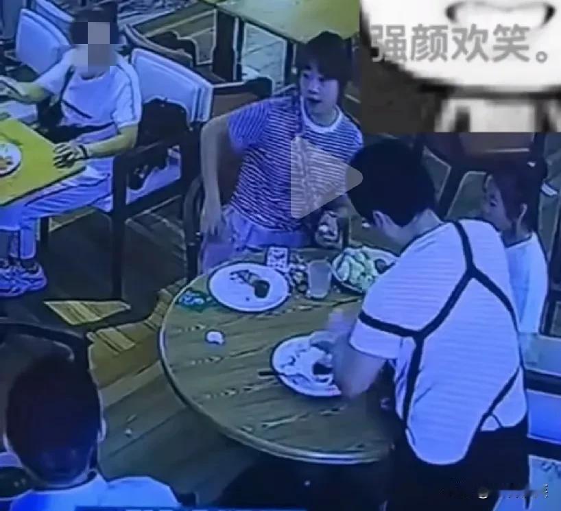 8月27日，陕西一酒店，一女子带着女儿吃免费早餐，拿了20多个鸡蛋，女子想将早餐