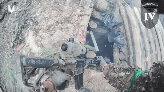 这是乌克兰士兵在打扫战场，抓捕俘虏。这是1月6日，从顿涅茨