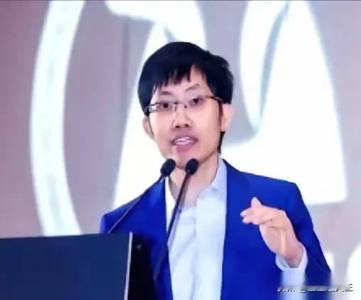 砸百亿金饭碗，啃AI硬骨头！梁文锋的逆袭之路引领中国科技越来越强大手握千亿资
