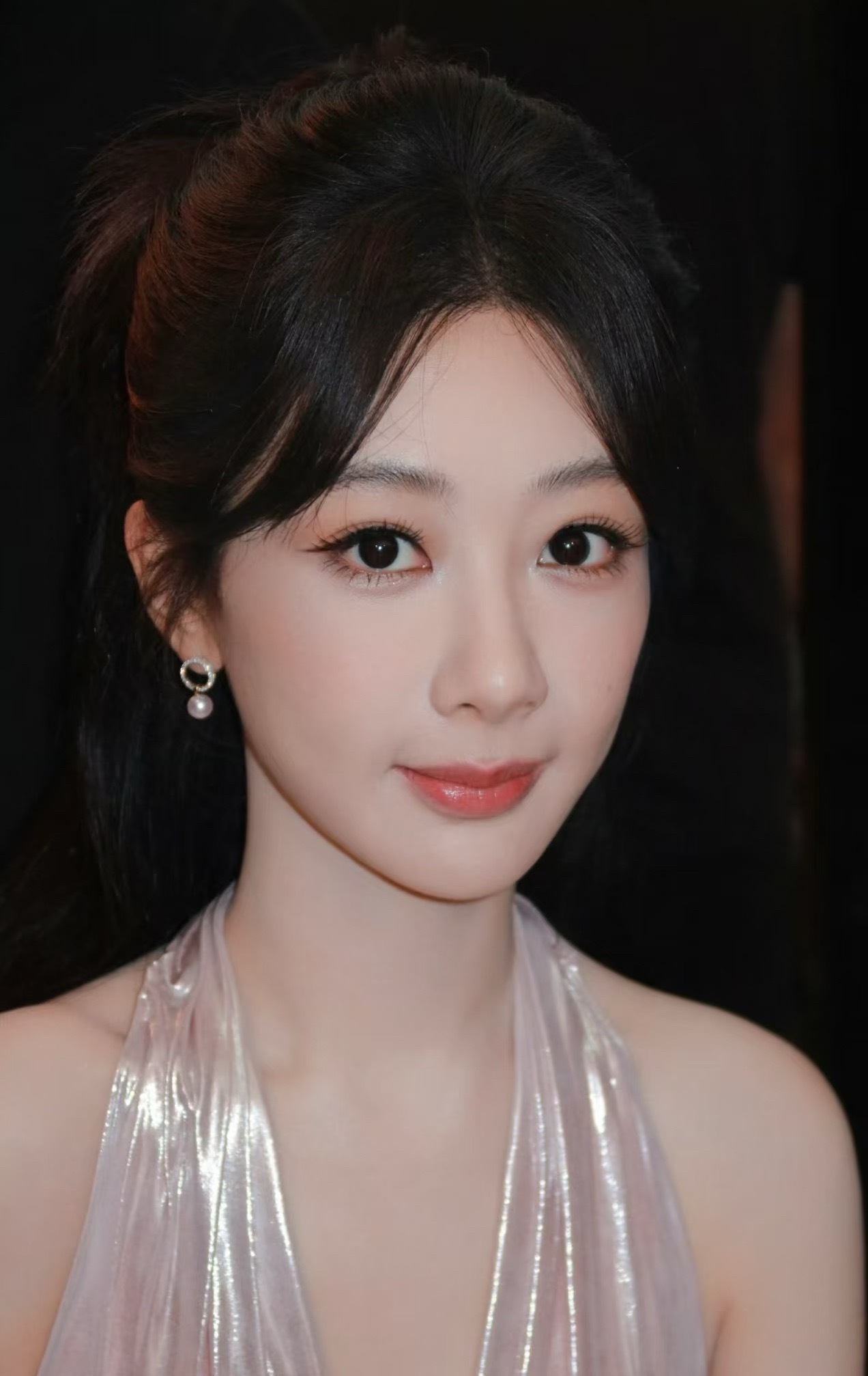 原来这几次妆造都是同一个造型师做的，美美的很安心