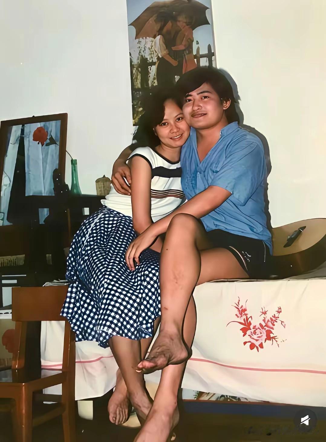 想不到刘欢的妻子卢璐曾是湖南电视台著名主持人何炅的恩师，何炅在北京外国语学院读书