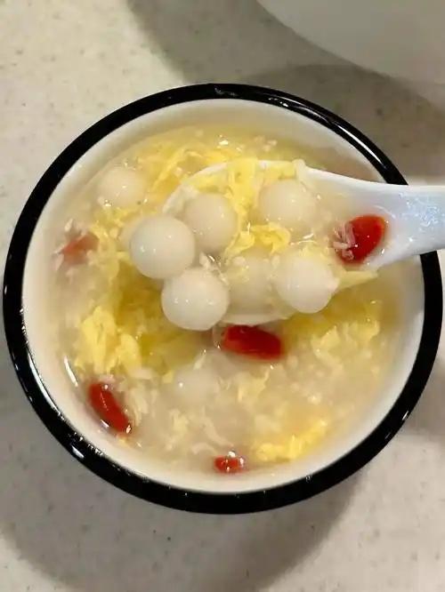 【长期喝醪糟对身体的影响】加点枸杞，加点人参，炉子热下，冬天最爽。开春