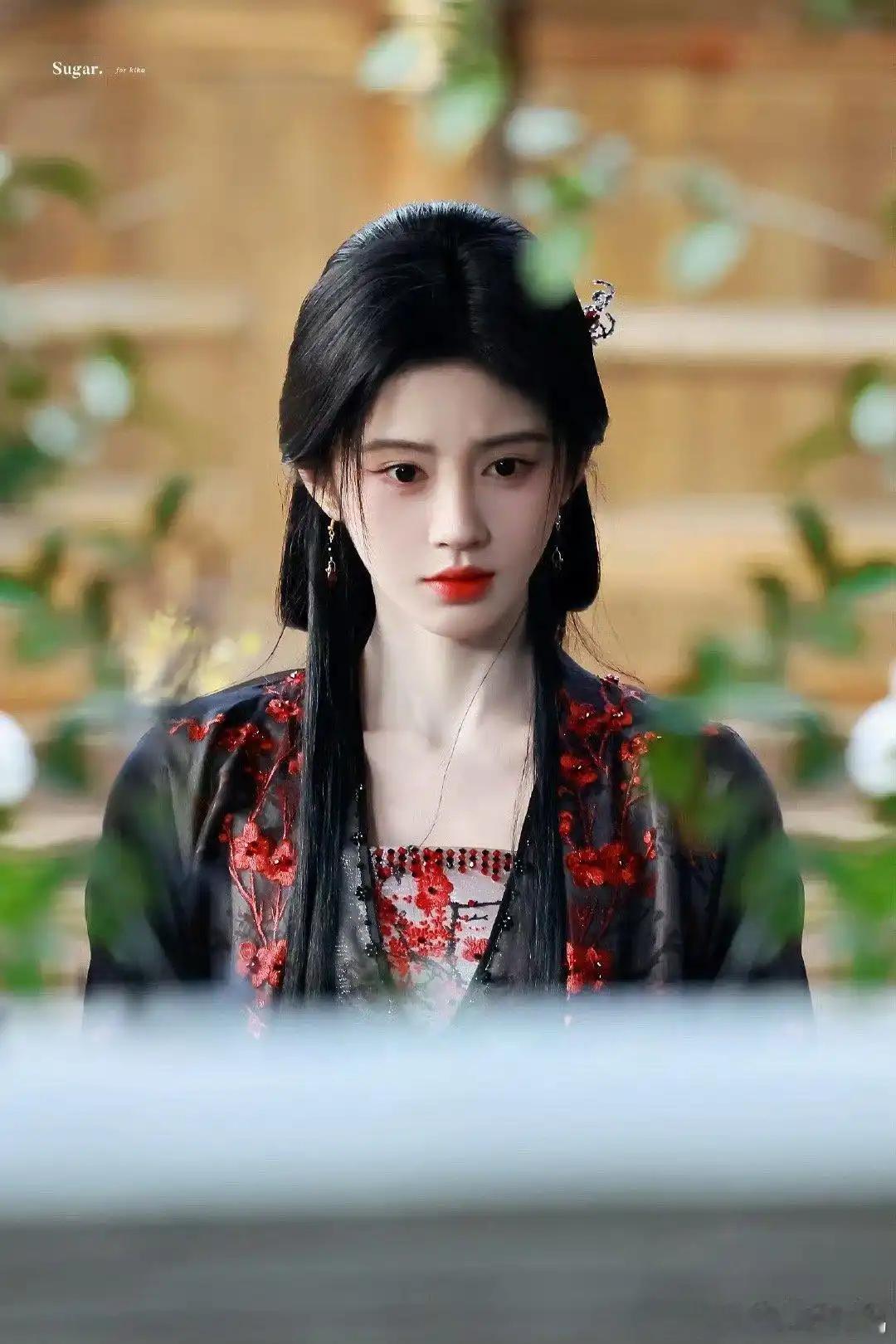 古装快穿剧《万花世界》的网传信息如下：📺剧集概况-原名/IP：改编自热门国
