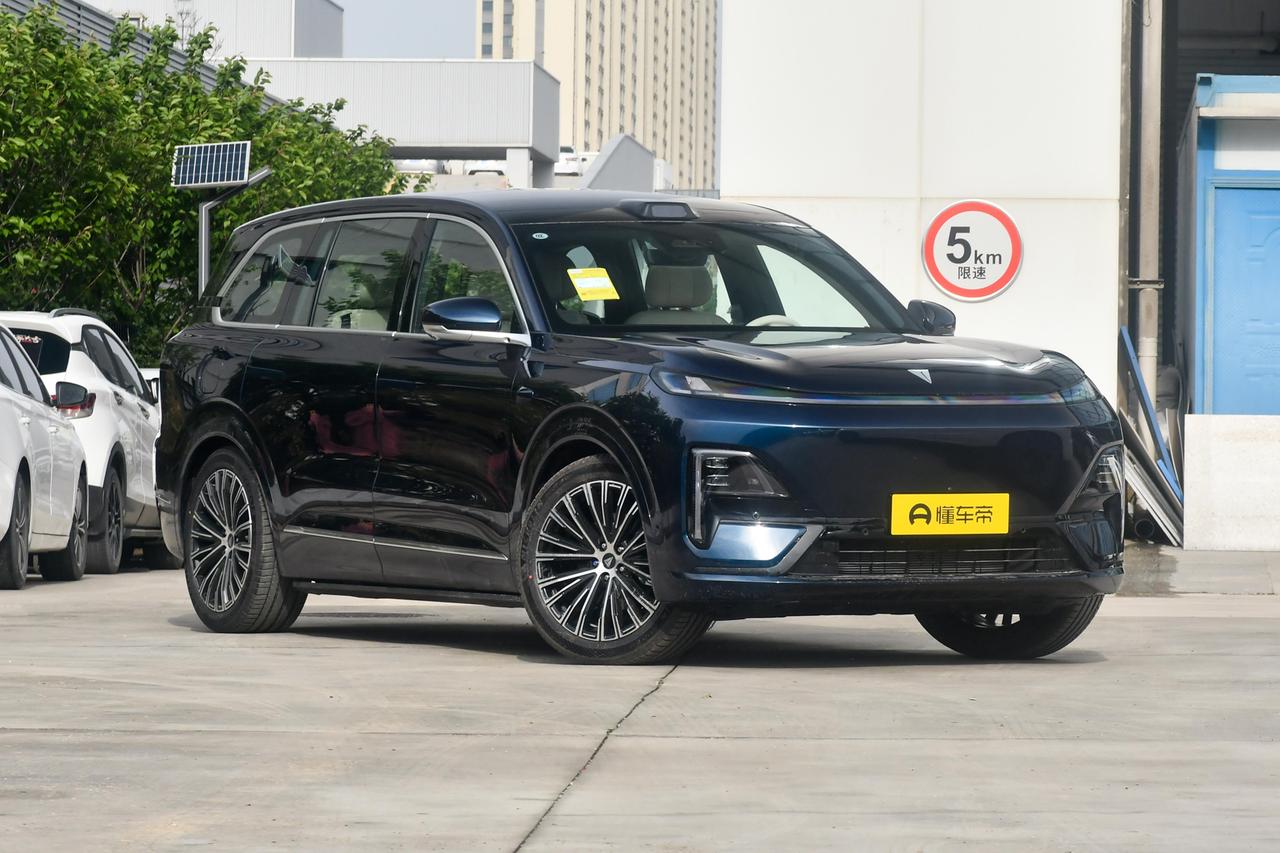四天后，也就是5月22日，将上市的全尺寸六座SUV--深蓝S09，从预售价对比同
