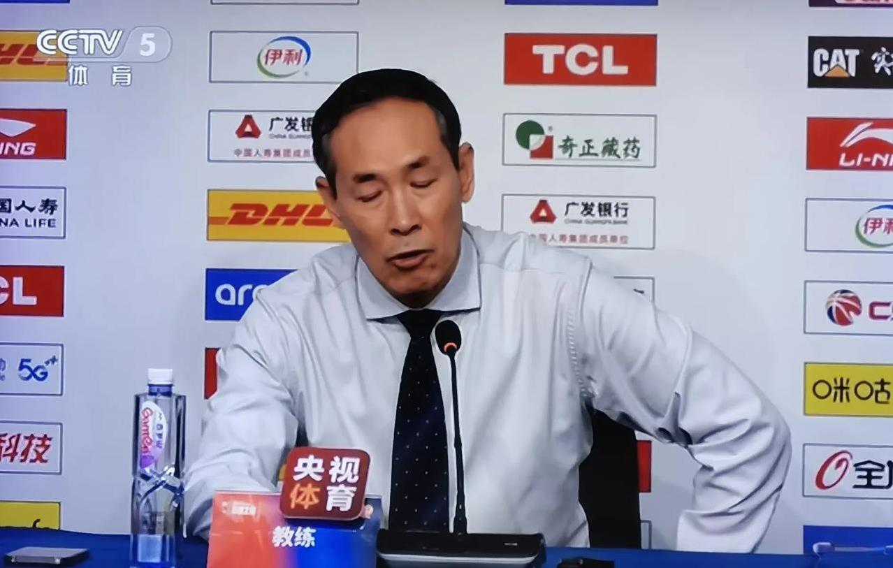我不太懂篮球，也说不出什么战术、打法、对位，更没指望总决赛客场北京能赢下来。特别