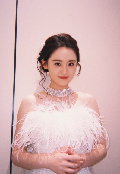 短剧圈这波操作绝了！年度大赏心选哥姐全官宣，好一个乖乖女主创齐聚，粉丝前排围观，