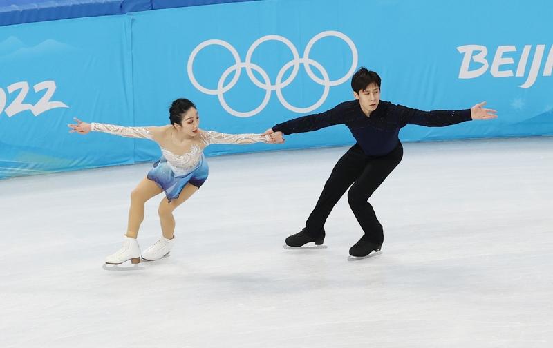 米兰冬奥会花样滑冰团体赛有大瓜！双人滑短节目，隋文静/韩聪带伤出战，只以65.3