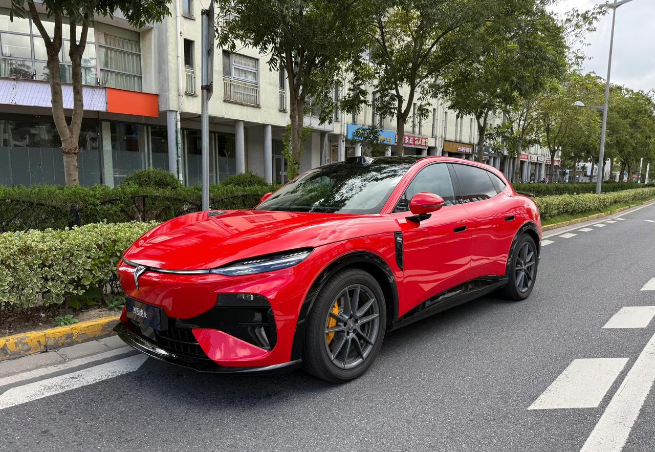 途追光S这辆车打着FUV的旗号，但卖的却是一个实实在在的家用SUV。