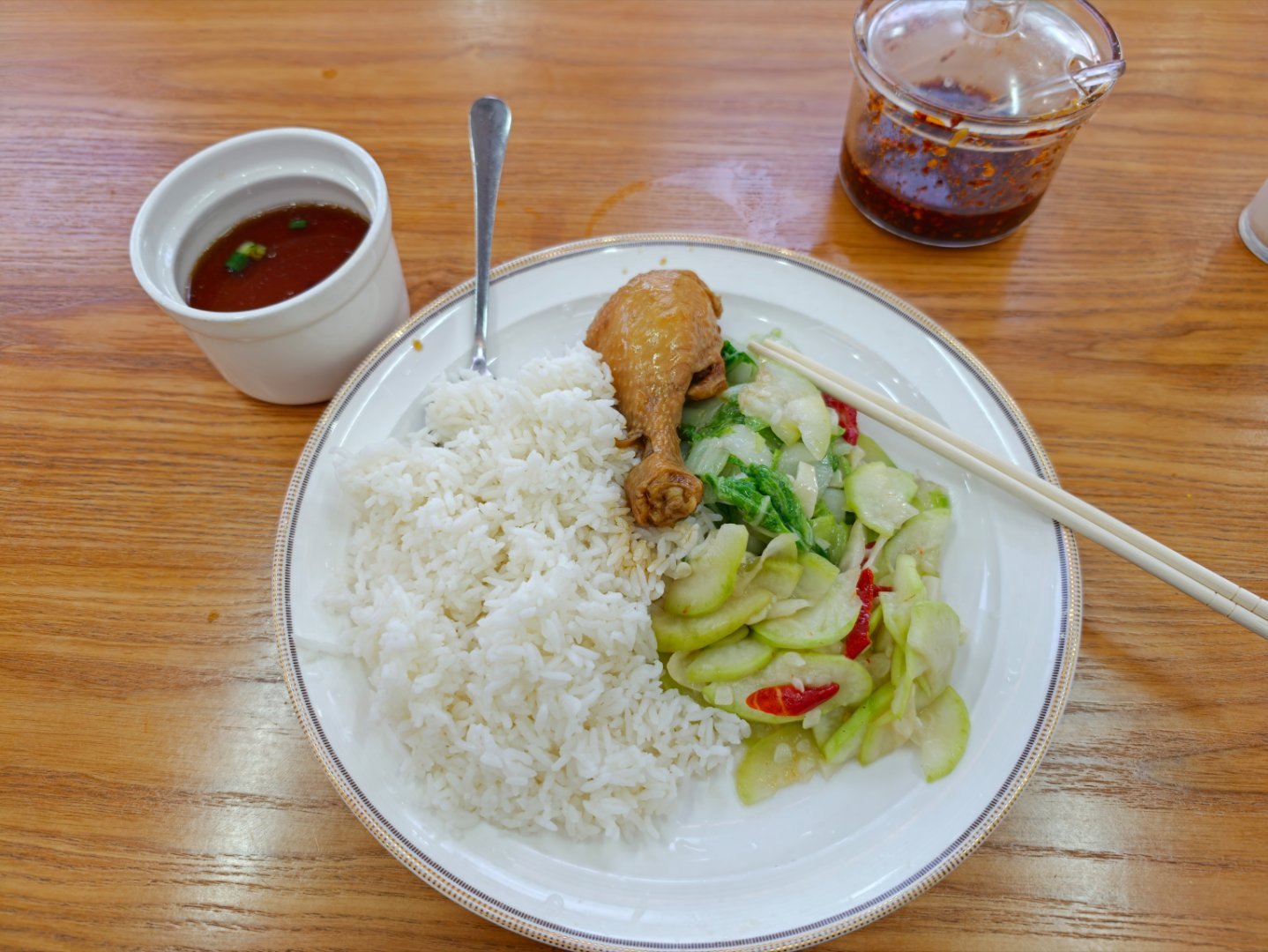 中午依然朴实无华的沙县鸡腿饭