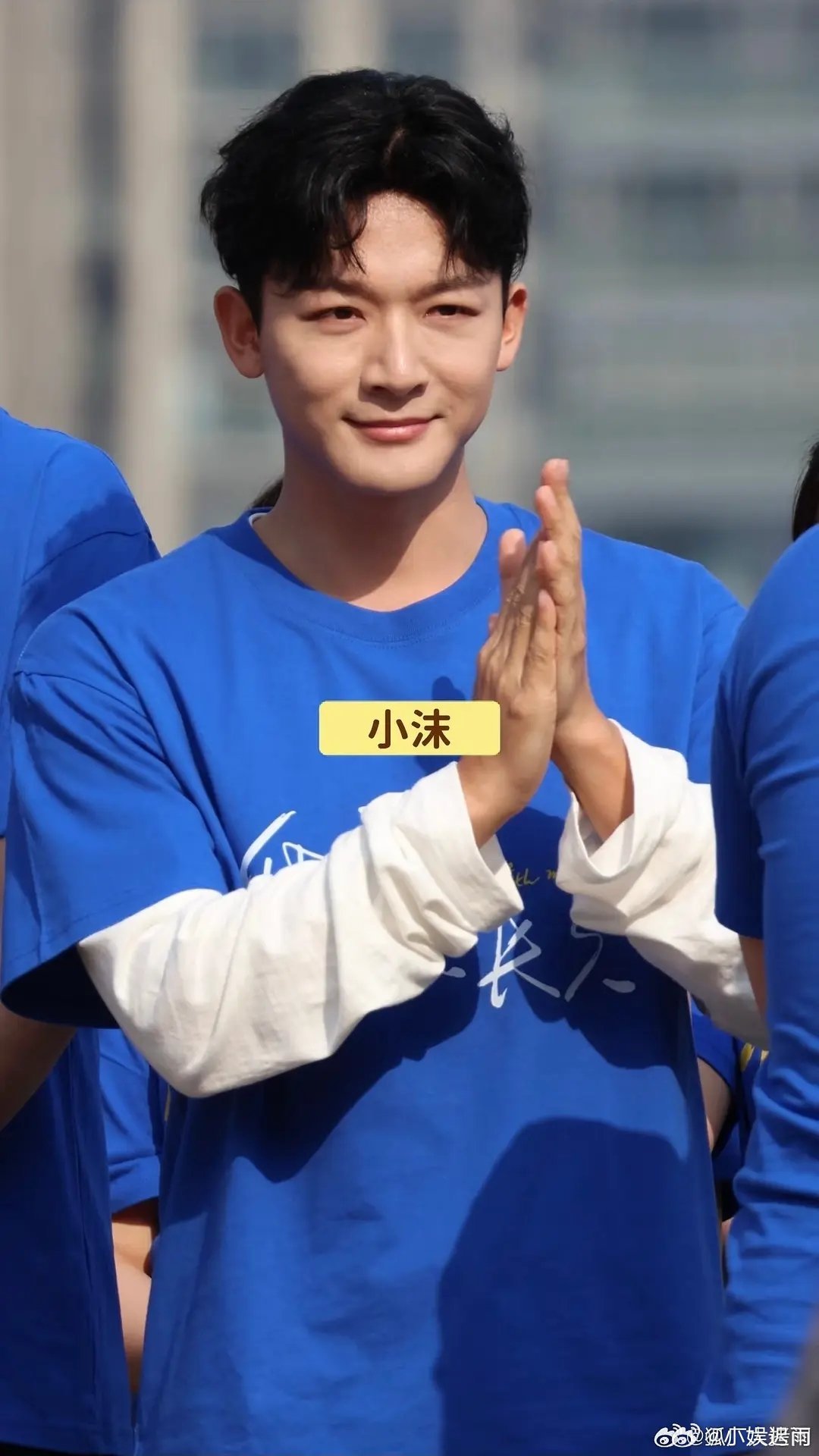 张晚意一口牙打碎了也得往肚里咽吧