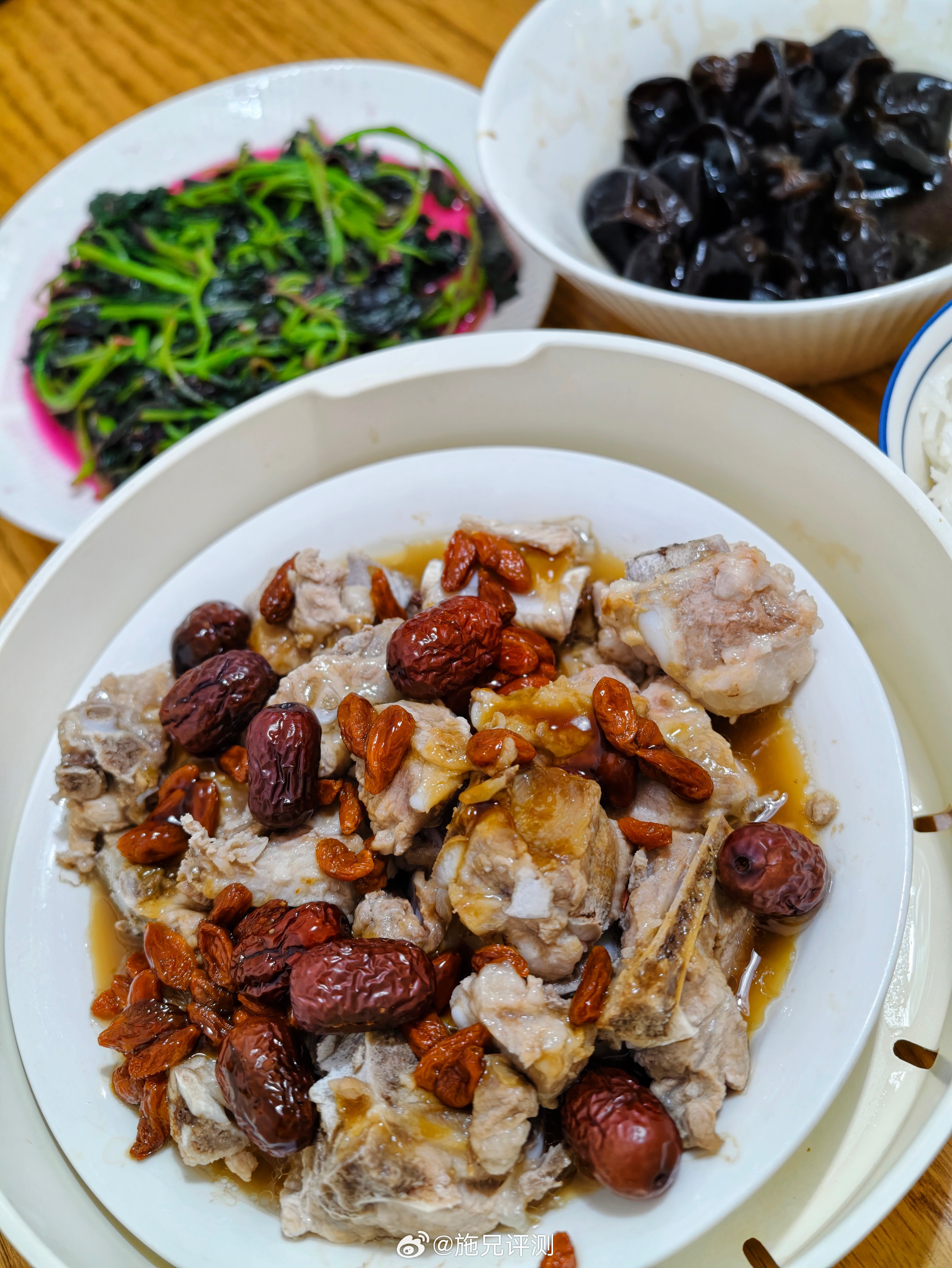 自己做饭还是划算，排骨19，青菜6还是两人份