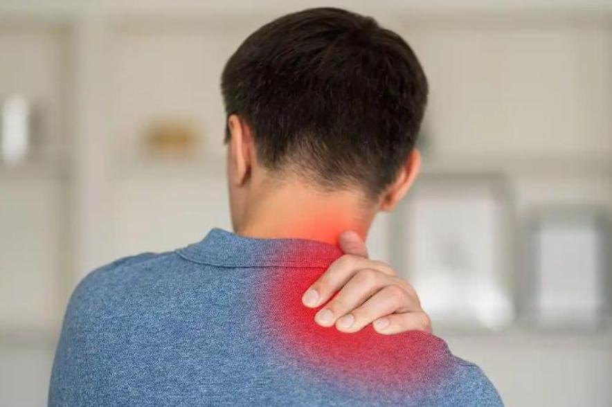 男子右肩疼了6个月查出肺癌:身上4处疼痛,可能是癌症和疾病的征兆右肩疼了半年