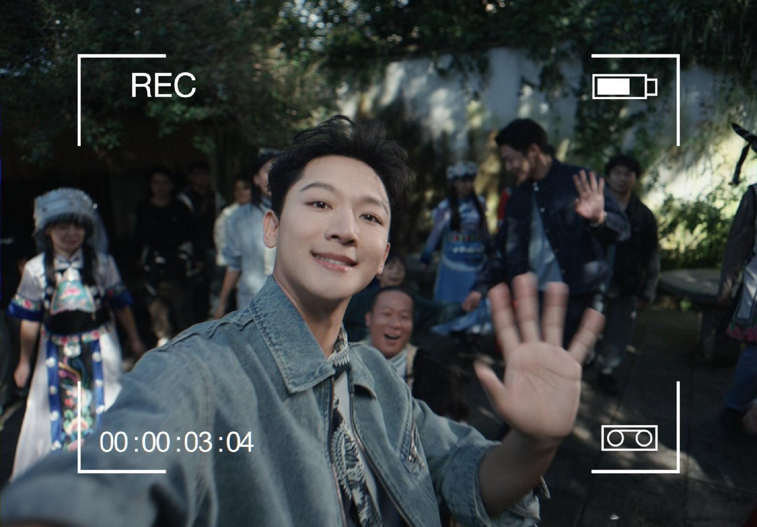 #张晚意的大理vlog杀青了#如果旅行也有“松弛感测试”，大理这趟绝对很会。张晚意开着车穿梭山野，舒