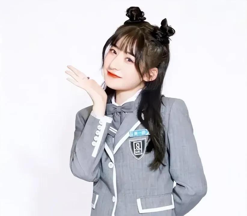 黄一鸣说，我闲着没事干嘛？去告闪闪爸爸？粉丝问黄一鸣打抱不平，孩子是两个人的，