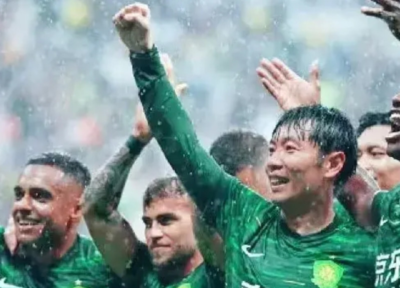 张稀哲：在国内没羡慕过其他球员，为国安踢球很幸福…稀哲这十六年其实很不容易，因为