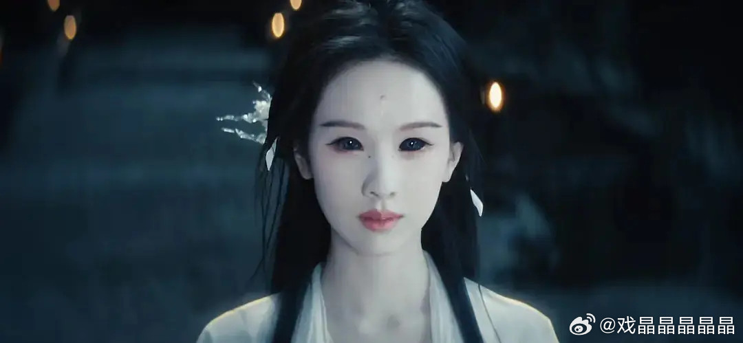 郭敬明这在干嘛？月鳞绮纪每个人都有一张需要打码的图