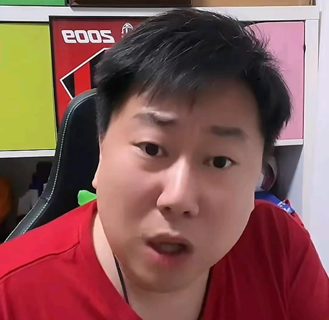 媒体人李宝库认为，很多山东泰山球迷被利用和误导了。在一场直播中，李宝库谈到了大